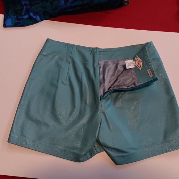 100% Genuine leather short - Small - Picture 2 of 4
